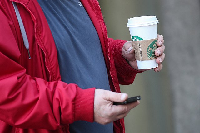 Starbucks открывает две кофейни в аэропорту Кольцово