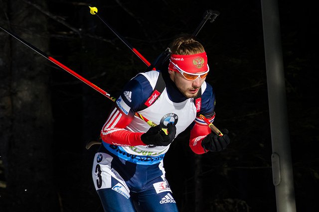Шипулин упал во время индивидуальной гонки на ЧМ по биатлону