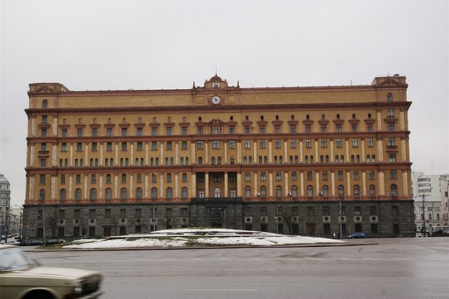 Реклама магазина «Детский Мир»: «Хорошие родители водят своих детей на Лубянку»