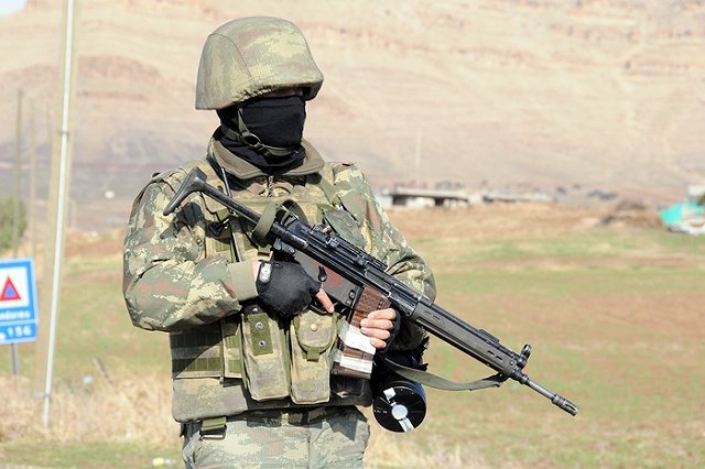 Турция отказалась перекрывать границу с Сирией