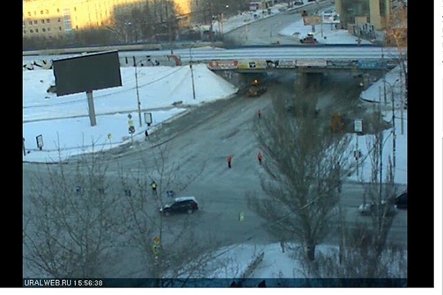 Из-за прорыва трубы приостановлено движение по Малышева