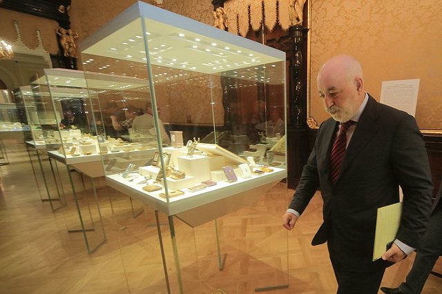 Вексельберг летит в Екатеринбург