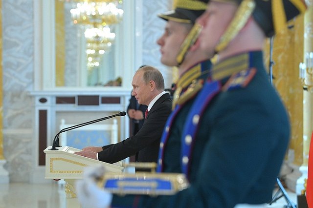 Путин предложил новым гражданам России приносить присягу