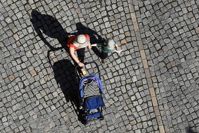 Находившаяся в декрете мать с коляской развозила «закладки» в Магнитогорске