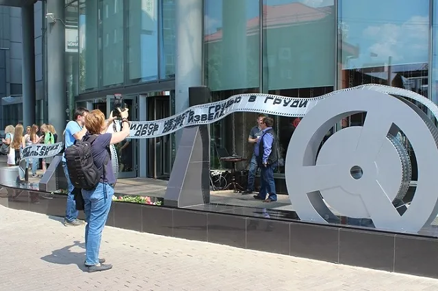 В Екатеринбурге появился второй памятник Владимиру Высоцкому