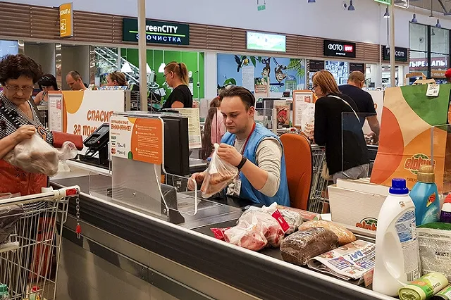 УМВД: Двери в «Пятерочке» выбили грабители, пытаясь сбежать с продуктами