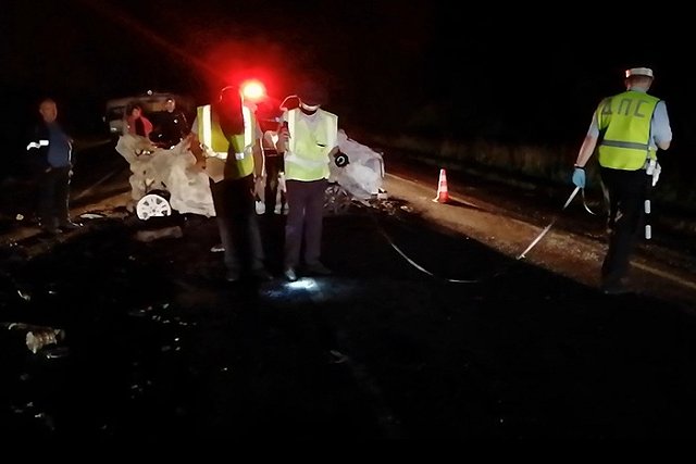 На свердловской трассе в страшном ДТП погибли муж и жена