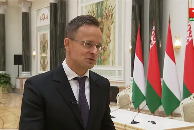 Глава МИД Венгрии Сийярто заявил о политизации подхода к вакцинам в ЕС