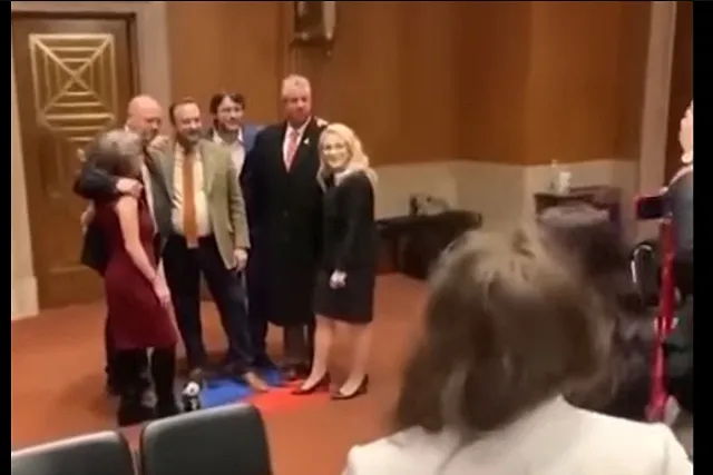 В Конгрессе США потоптались на флаге ДНР