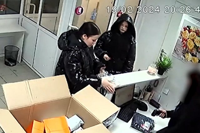 В Екатеринбурге две посетительницы ПВЗ подменили на 45 тысяч рублей товаров
