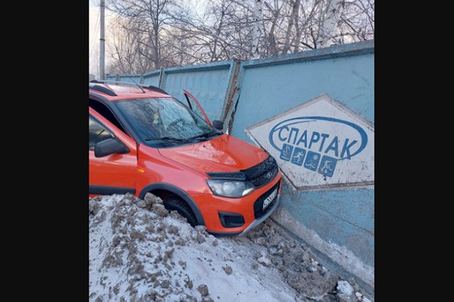 Водитель «Лады» умер за рулем в Нижнем Тагиле