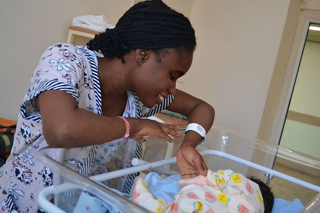 Аспирантка УрФУ из Нигерии родила девочку в Екатеринбурге