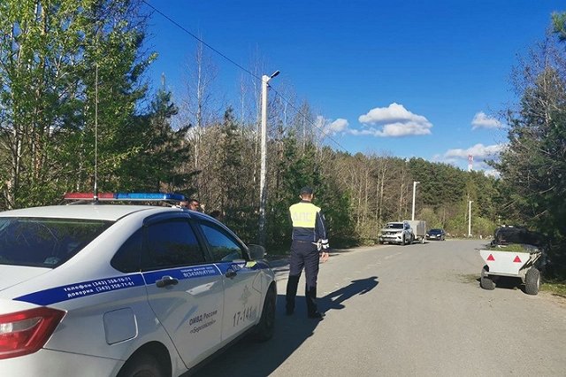 На Эльмаше «Газель» протаранила ряд припаркованных автомобилей