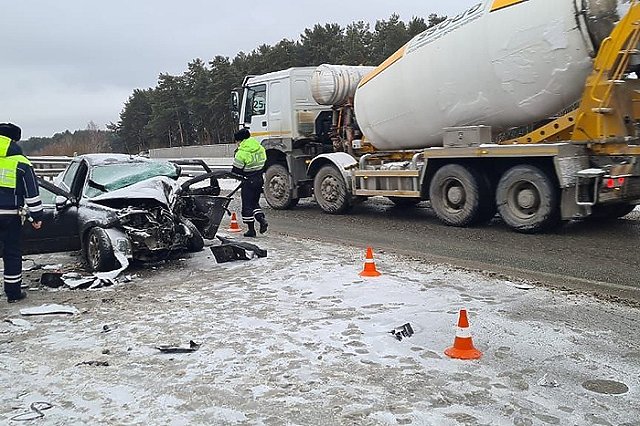 На ЕКАД водитель «Лады» погиб в лобовом столкновении