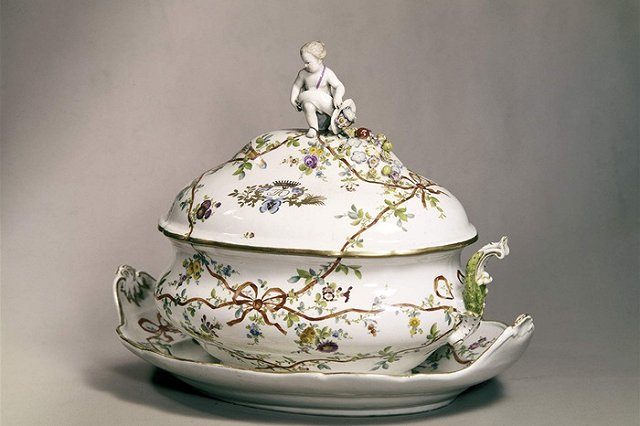 Свердловская область рассматривает вариант развития фарфорового завода в Сысерти