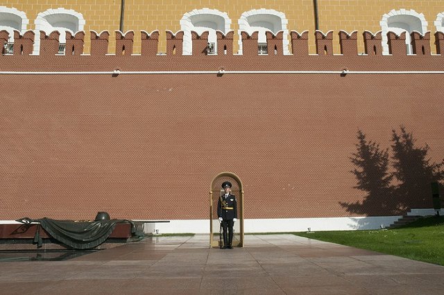 СК начал проверку видео приготовления сосисок на Вечном огне в Кемерово