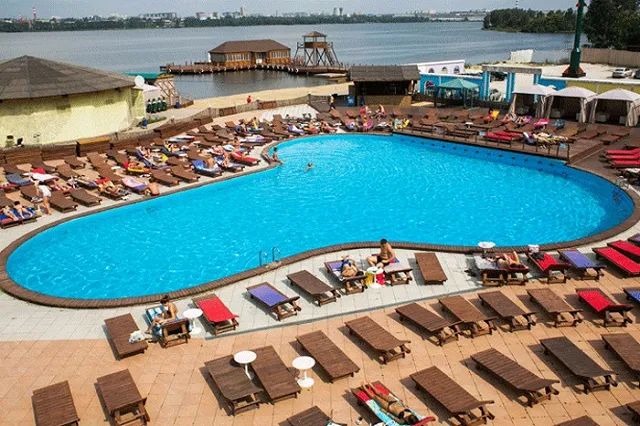 Семья Якоба продает пляжный бизнес в Екатеринбурге