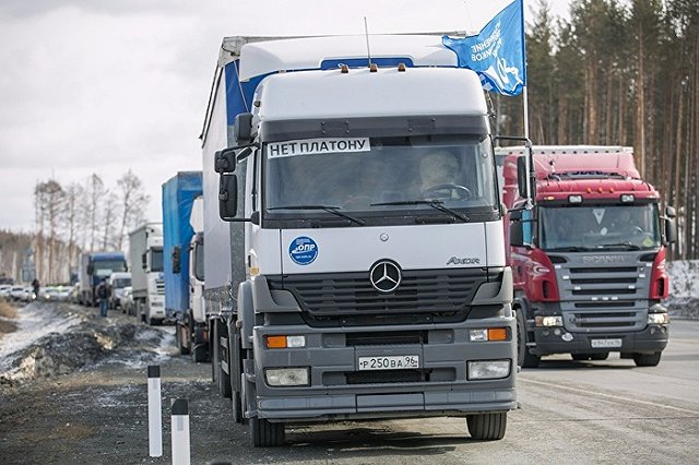 Дальнобойщики в Екатеринбурге заявили о недоверии Путину