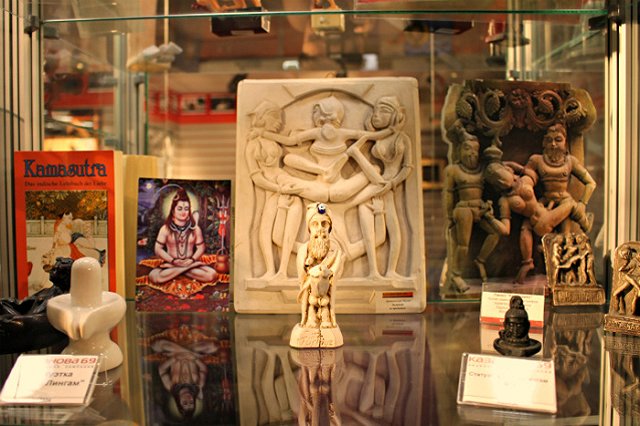 Секс-шоп предложил ветеранам «Ночь музеев» с эротическими наслаждениями