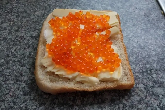 Красную икру назвали никому не нужным в мире «ливером»