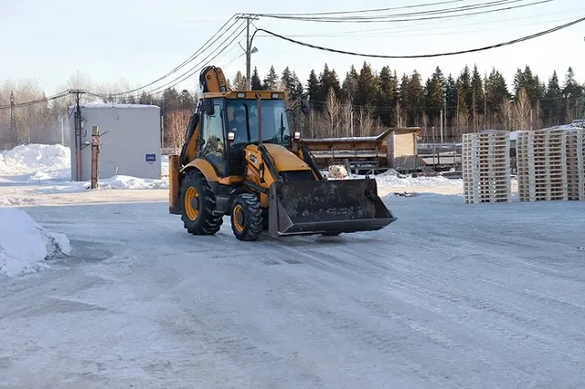 Группа осужденных нижнетагильской ИК-12 проходит курсы по вождению спецтранспорта