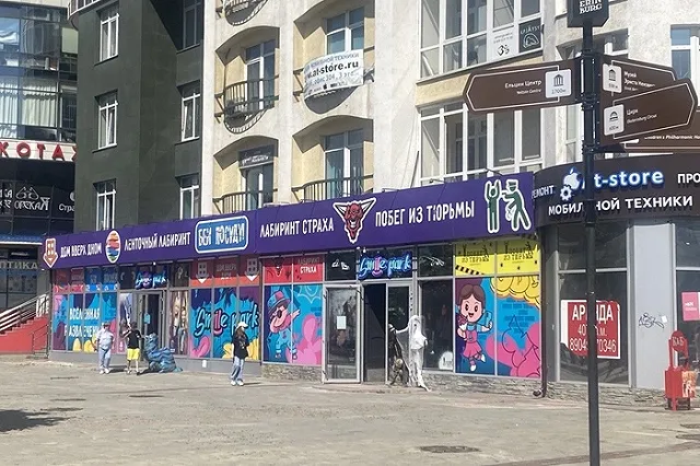 Ходить просто невозможно: екатеринбуржцы возмущены назойливой рекламой на Вайнера