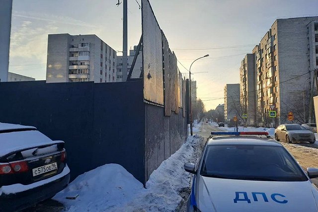 В Екатеринбурге накажут организацию, перегородившую переход на улице Стачек