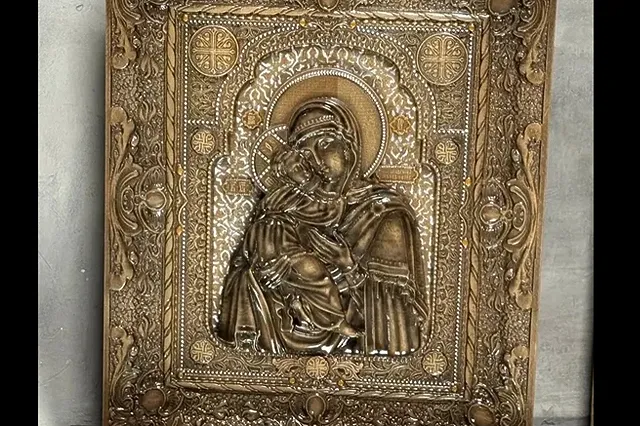 В ГУФСИН показали икону с Богородицей, выполненную осужденными колонии