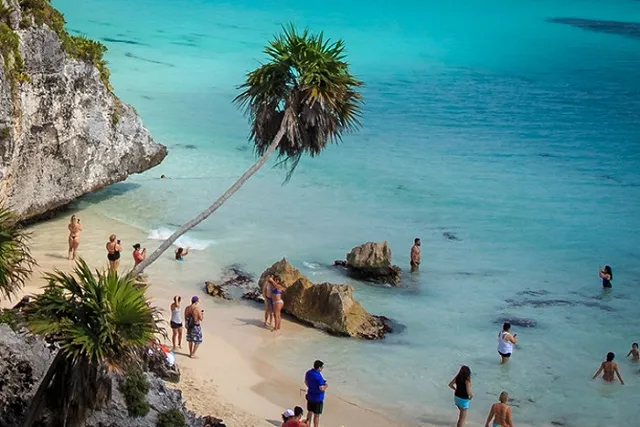 Единороссы призвали поменьше показывать по ТВ зарубежные страны