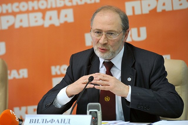 Россиян предупредили о смерчах и ливнях с градом во второй половине лета