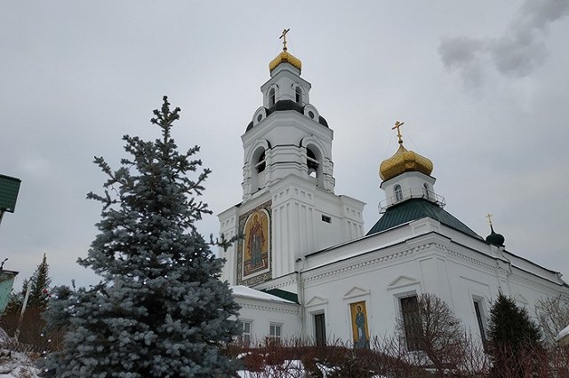 В Красноярске в продаже появилась водка в виде местной православной часовни. ФОТО