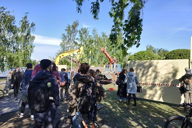 Горожане: Забор в сквере нас всех объединил