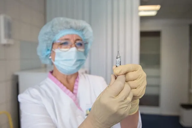 Екатеринбурженка стала видеть галлюцинации после вакцинации от коронавируса