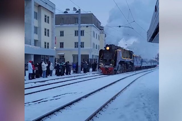 Что случилось? На вокзале Екатеринбурга собралась толпа
