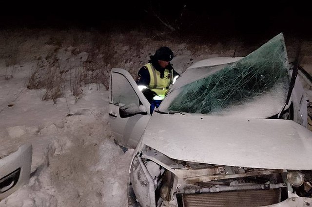 Водитель «Лады» погиб в ночном ДТП в Каменске-Уральском