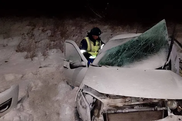 Водитель «Лады» погиб в ночном ДТП в Каменске-Уральском