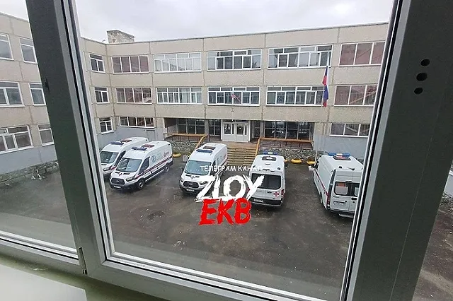 Стало известно, чем именно отравились пятиклассники в раздевалке школы на Юго-Западе