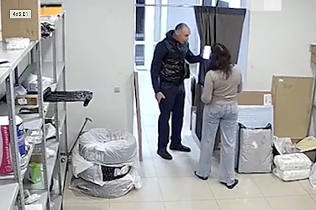 В Екатеринбурге неизвестный довел сотрудницу Ozon до слез из-за патчей для глаз