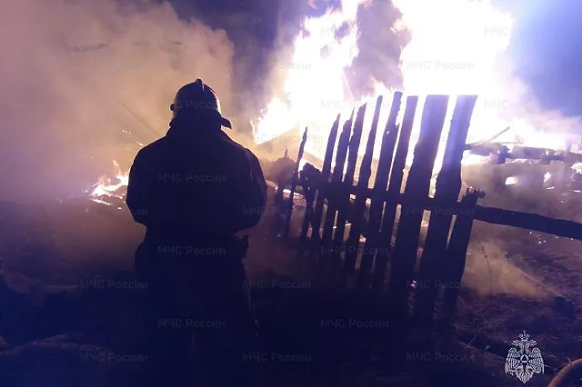 Два человека погибли при пожаре частной бани на Химмаше