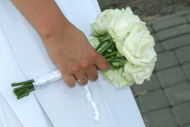 Metro: уставшая от одиночества британка вышла замуж сама за себя