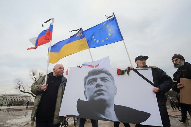 Немцов узнал о 70 погибших российских военных под Дебальцево