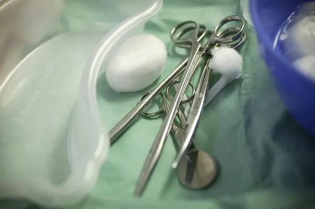 При кесаревом сечении новорожденных будут заражать вагинальными микробами