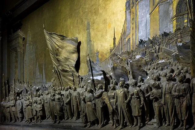 Горельеф Вучетича в павильоне «Центральный» на ВДНХ открыт после реставрации