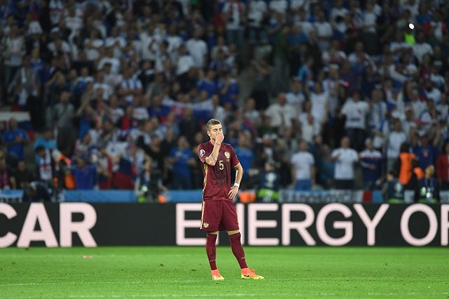 Футболист сборной России Нойштедтер объявил об уходе из «Шальке»