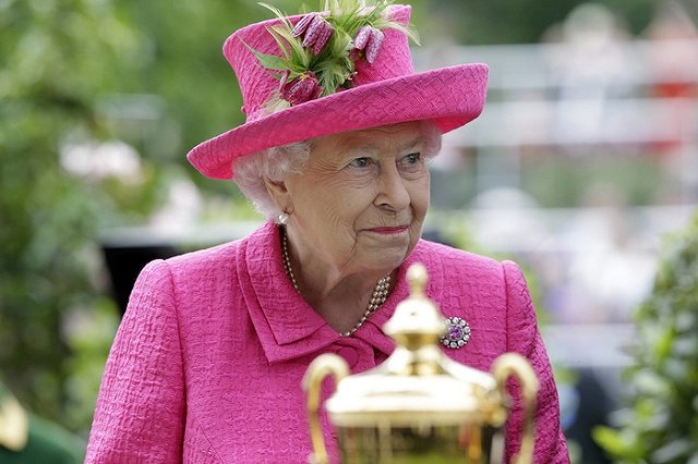 Родственником королевы Великобритании оказался каждый пятый россиянин