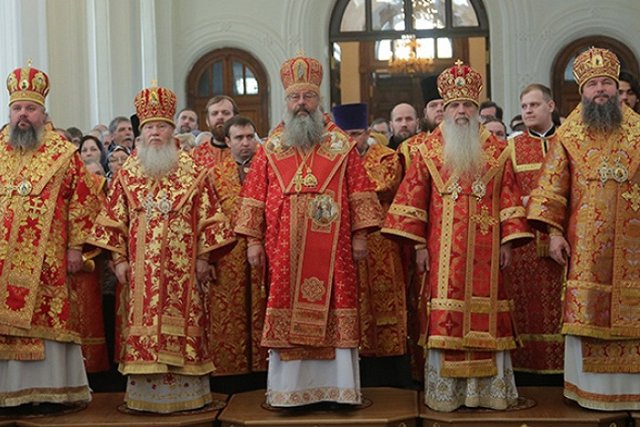 Историки раскритиковали митрополита Кирилла за параллель сквера с Романовыми