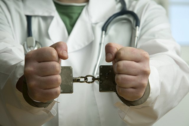 Главврач больницы Кировграда украл из госпиталя три служебных машины