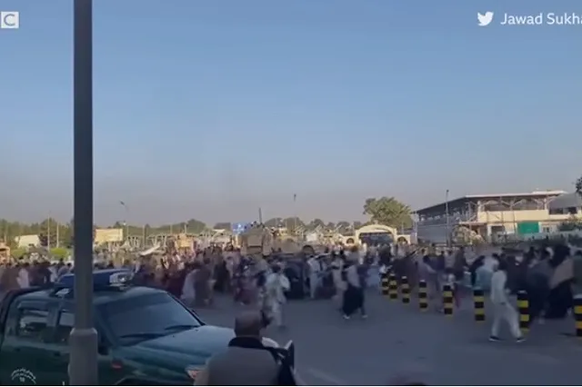 Сотни британцев предложили разместить у себя дома афганских беженцев