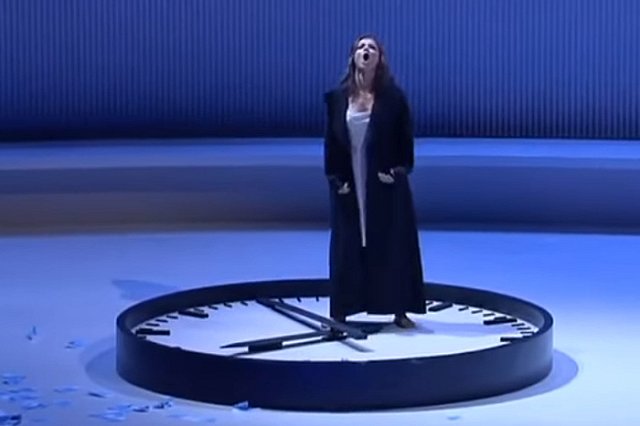 Анна Нетребко отказалась от выступлений в России