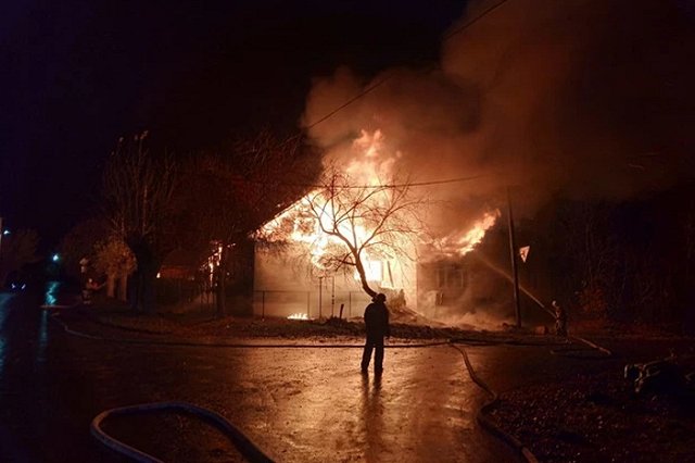 Под Екатеринбургом мужчина поджёг свою жену вместе с домом